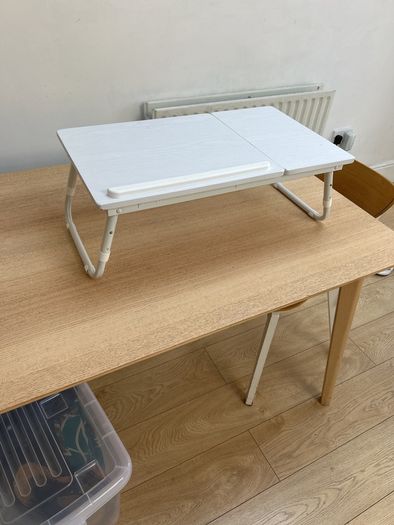 Laptop support table