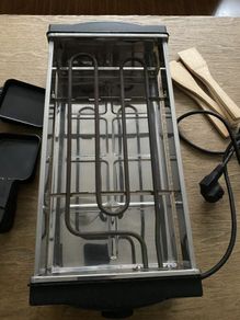 Electric raclette grill