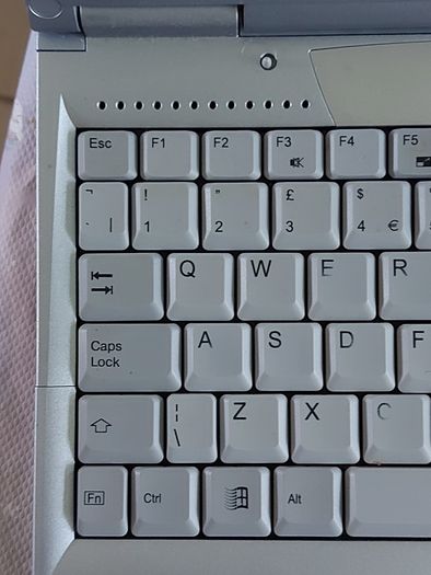 Rare Vintage Fujitsu Siemens Lifebook, E Series, FPC07048B Part number CP127259, Running Windows 2000 Professional, uses 3.5 floppy disk, 20GB HDD, amd all the connecting Ports from 30 years ago Era