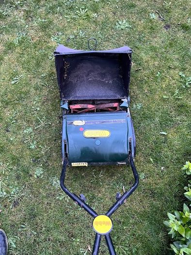 Webb 30cm Hand-push Roller Lawn Mower