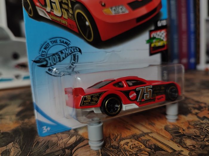 Red Circle Tracker ! Mattel 75th Anniversary ! Hot Wheels ! 2018 ! Mattel !