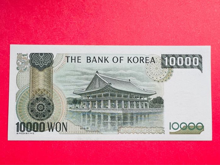 South Korea  10,000  Won   1983. Pick  49  ( Uncirculated )