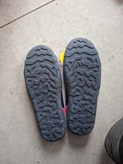 BNWT Pink Aqua Shoes Size 4
