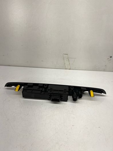 Hyundai Tucson Hazard Warning Switch Mk3 2017 93700-d7800 A2l5b3s