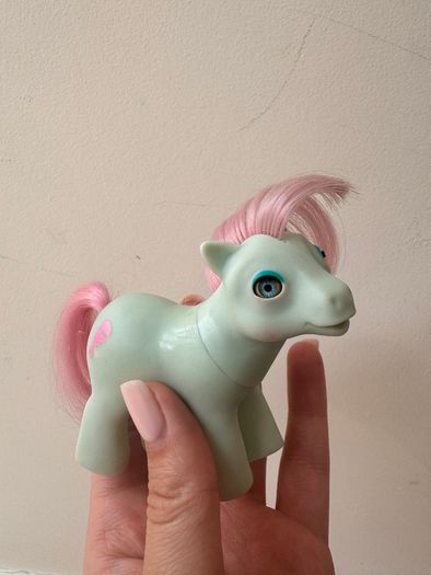 My Little Pony Baby Cuddles G1 1986 Beddy Bye Eye MLP Dirty approx. 7.5 cm. Used sometimes left eye opens only to the middle Please see photos