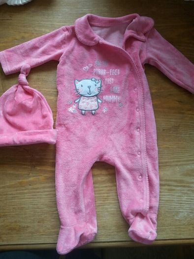 Pyjamas with hat