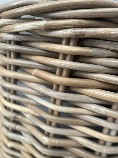 Kubu rattan basket with leather handles