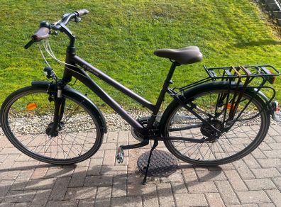 B Twin City Hybrid Bike, Excellent Condition, Recently Serviced