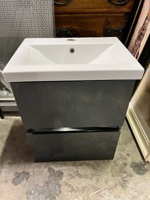 Wall mountable vanity unit