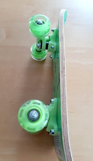Child's skateboard (BN)
