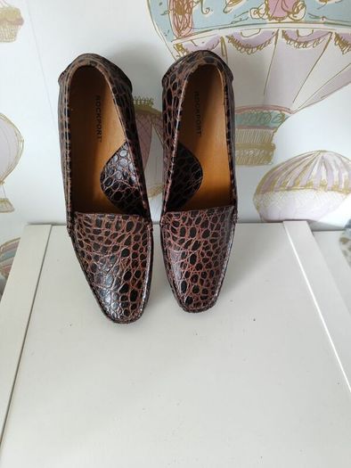 Ladies Shoes size 5.5lovel