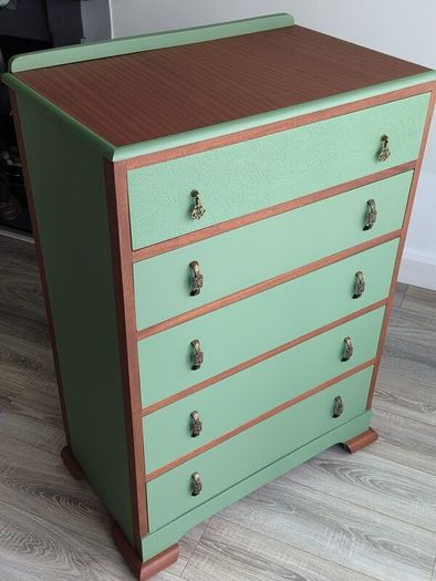Vintage chest of drawers