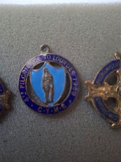 Vintage 2x  Religious Eucharistic Congress Badges 1932 & A 1939 Y.m.c.a. 4th Pilgrimage To Lourdes  Medal