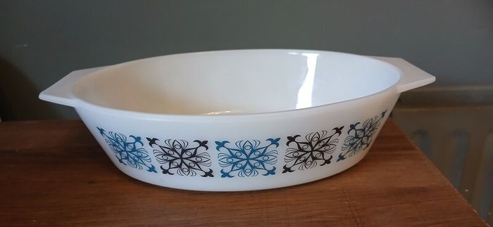 JAJ Pyrex Chelsea casserole dishes