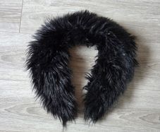 Black faux fur collar