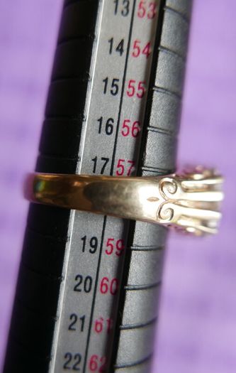 Vintage 9ct Solid Gold 375 Beautiful Trilogy Ring 10,2g