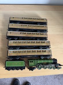 Hornby Flying Scotsman + 5 Carriages