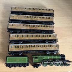 Hornby Flying Scotsman + 5 Carriages
