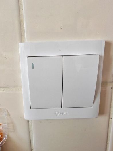 Brand New Bull Single & Two Gang Light Switches (Sealed)