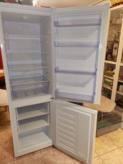 Beko Fridge Freezer 270L Fully Working Reversible Door