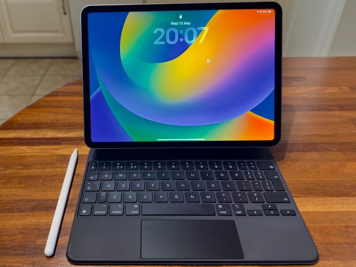 iPad Pro 11 inch (M2, 512GB) + Magic Keyboard. Full Setup