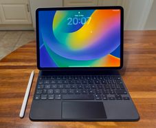 iPad Pro 11 inch (M2, 512GB) + Magic Keyboard. Full Setup