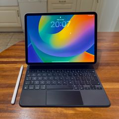 iPad Pro 11 inch (M2, 512GB) + Magic Keyboard. Full Setup