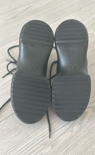 Louis Vuitton sneakers size 39