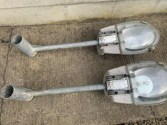 4 Large industrial yard lights all good only need a wipe down from dust