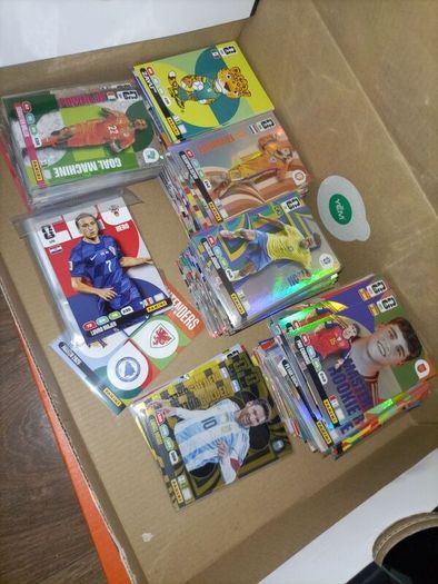 Panini World Cup 2026 binder almost full + extra cards