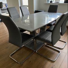 table and 6 chairs