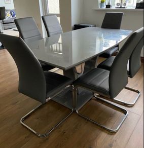 table and 6 chairs