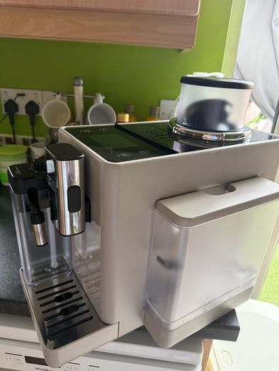 DeLonghi Rivelia automatic
