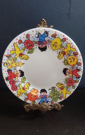 Vintage Rare Collectable Arcopal France Childrens Milk Glass Dining Set with Haribo Sweets Motifs, Consisting of A Mug, Cereal Bowl and 20cm Plate, circa 1970