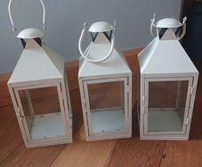 3 medium lanterns