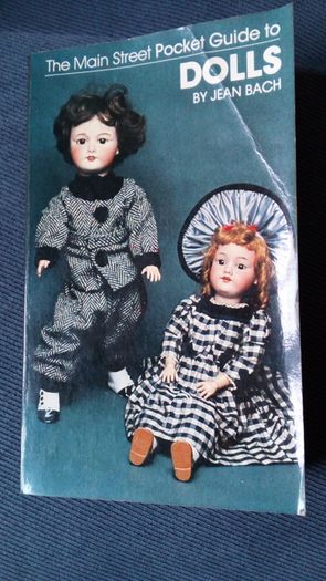 The Main Street Pocket Guide to Dolls by Jean Bach. 1st Edition.