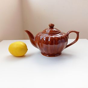 Vintage Chinese brown glazed teapot  H 13cm
