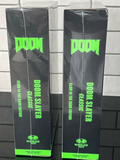 2 Doom Slayer glow in the dark Action Figures