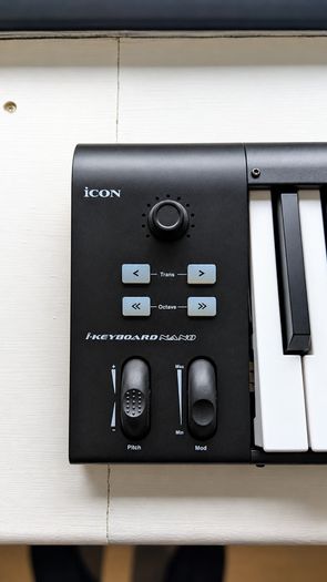 iCON iKeyboard 6 Nano + Roland DP10
