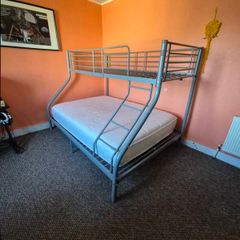 Triple bunk bed