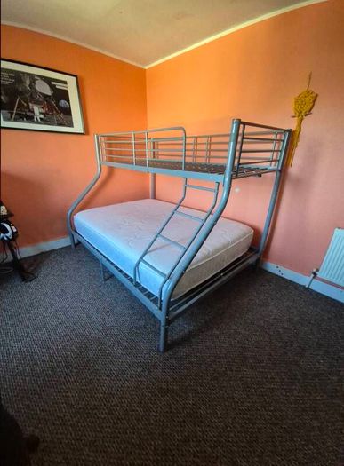 Triple bunk bed