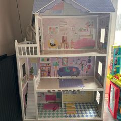 FREE !! large dolls house