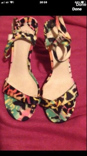 Ladies new shoes size 4