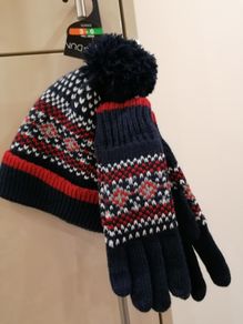 Boy's Hat and gloves Set New with Tags Size 3-6