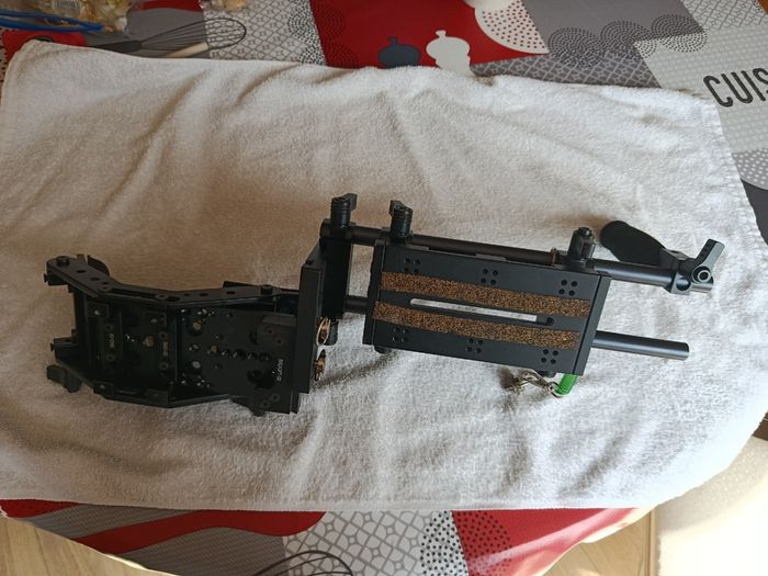 Ikan camera shoulder mount