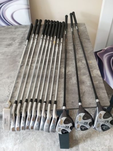 Dunlop golf clubs. Right handed clubs