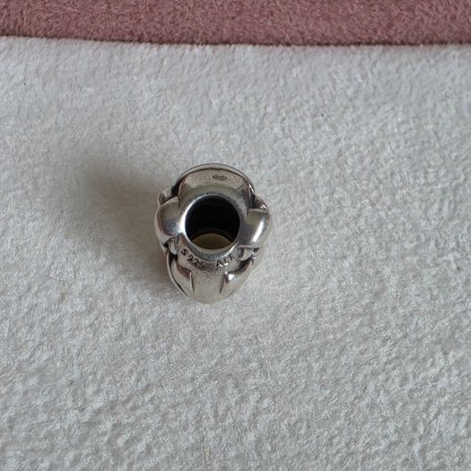 Pandora heart bow, charm perfect condition fully hallmarked