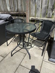 garden table and chairs