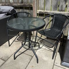 garden table and chairs