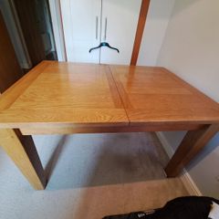 Extendable oak dining table